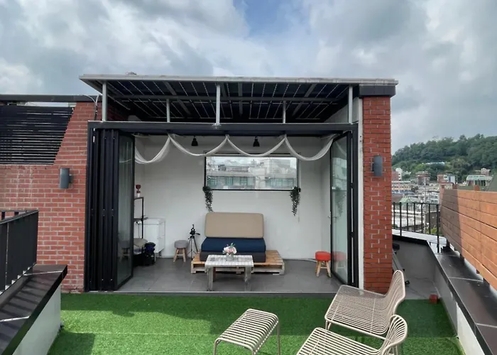 Space In Blackstone 4*